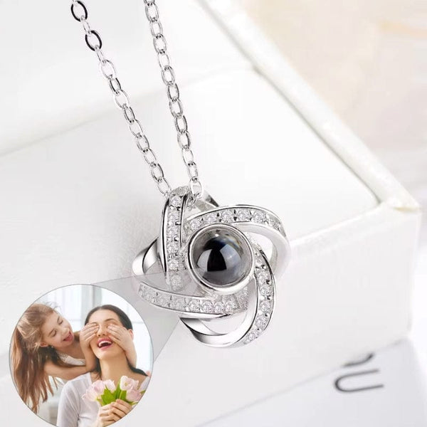 Collier Pendentif Photo Personnalisé argent sur présentoir