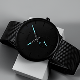 Montre Noire Quartz turquoise sur présentoir