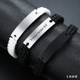 bracelet tissu personnalisé sur présentoir noir avec ses différentes couleurs